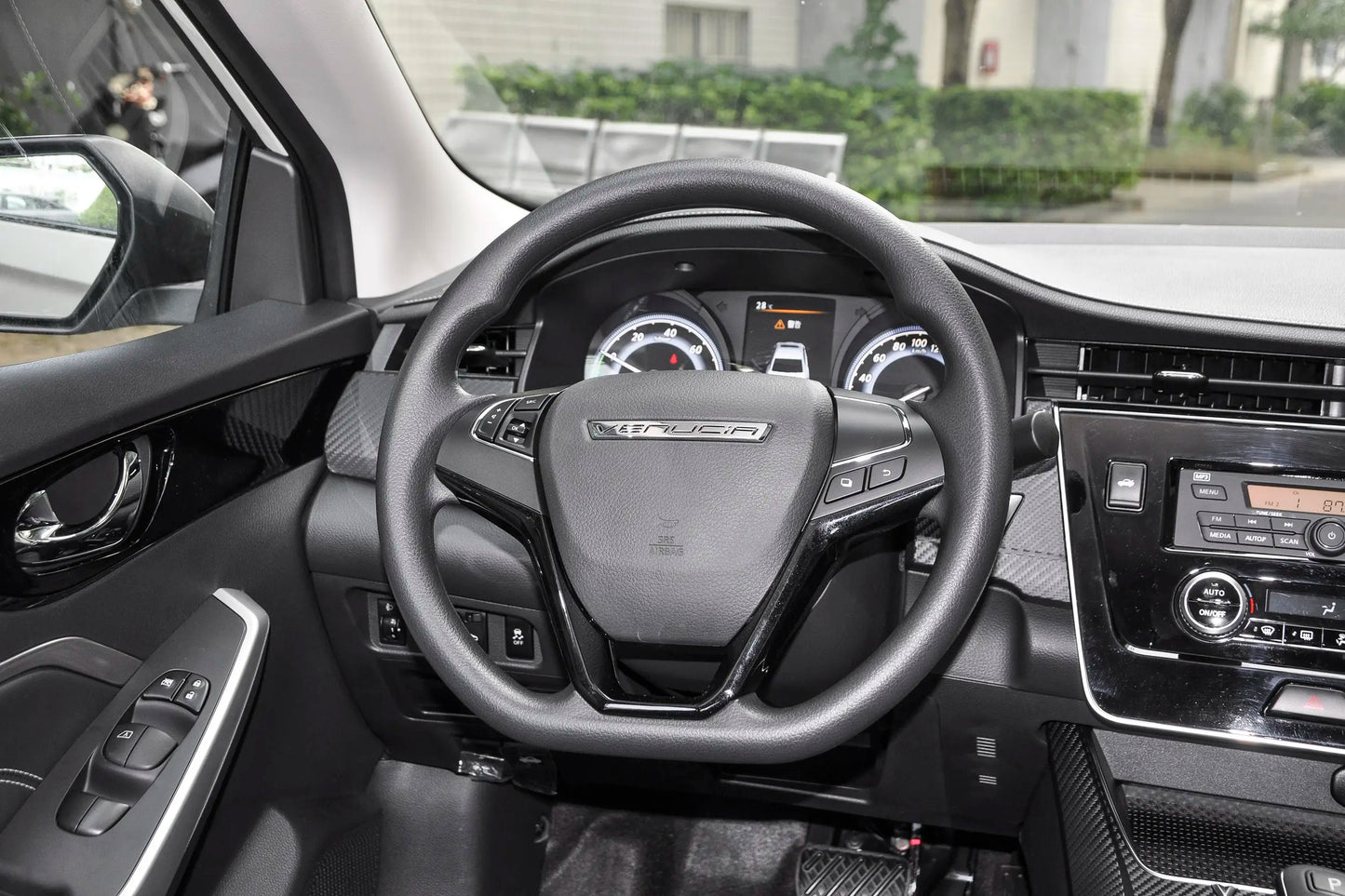 Dongfeng Nissan Venucia D60 электромобиль