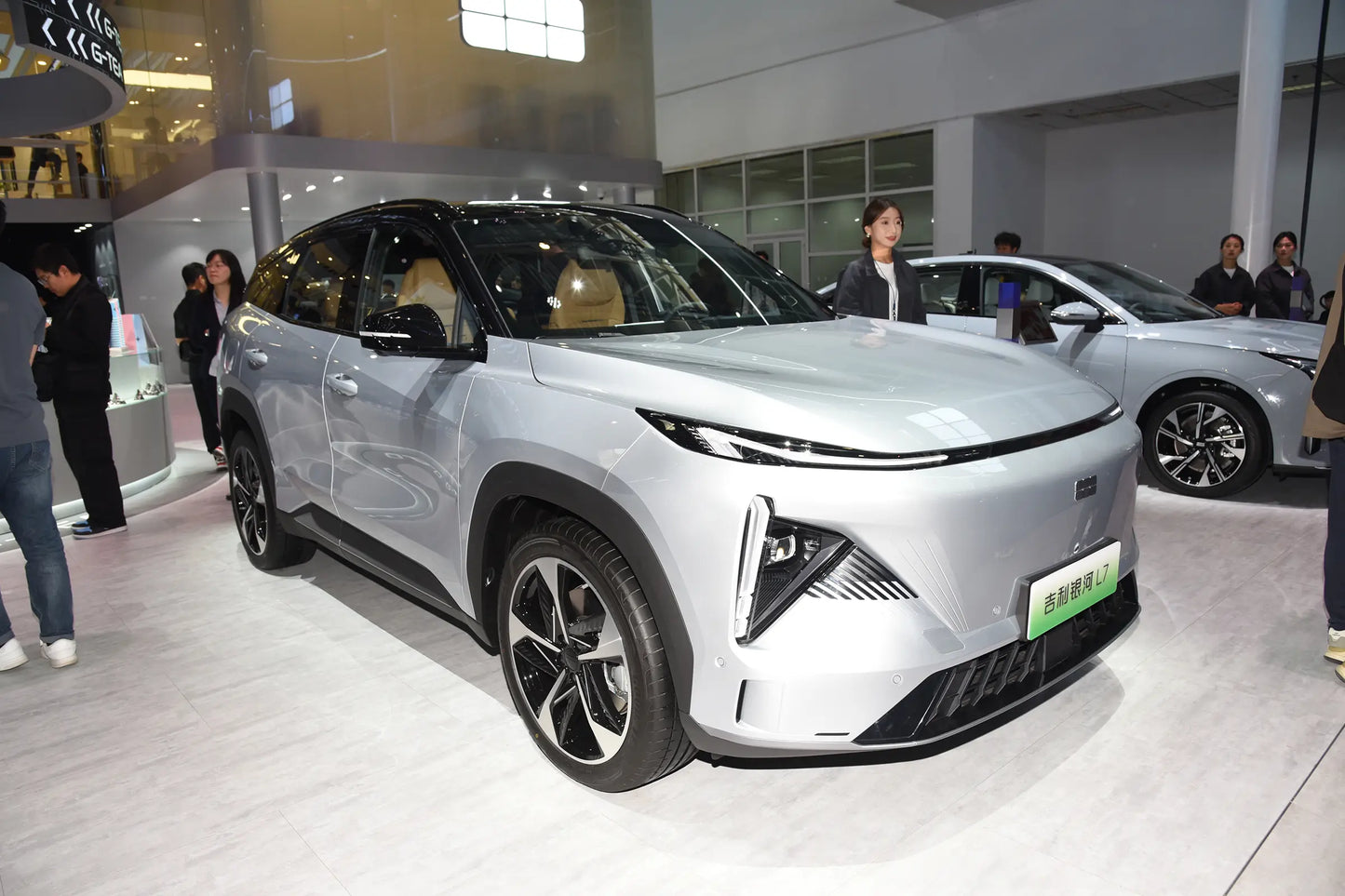 Geely Galaxy Galaxy L7 -Гибридный PHEV