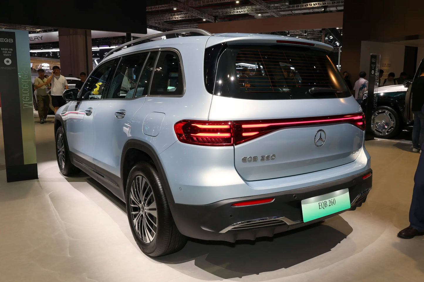 Пекинский Benz EQB