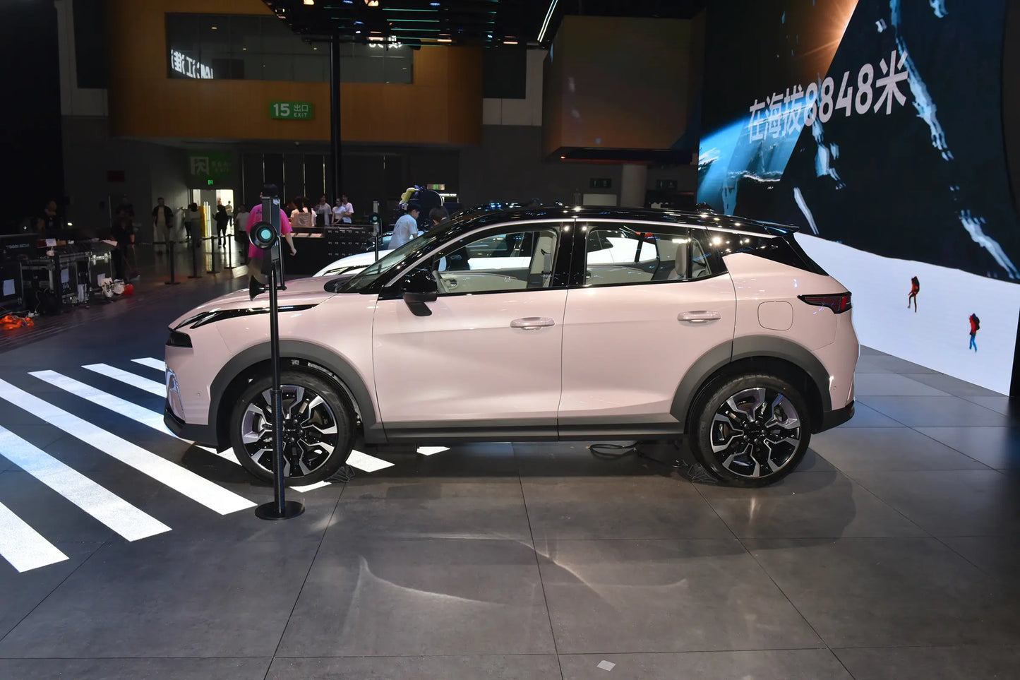 Lynk & Co Lynk & Co 06 EM-P -Гибридный PHEV