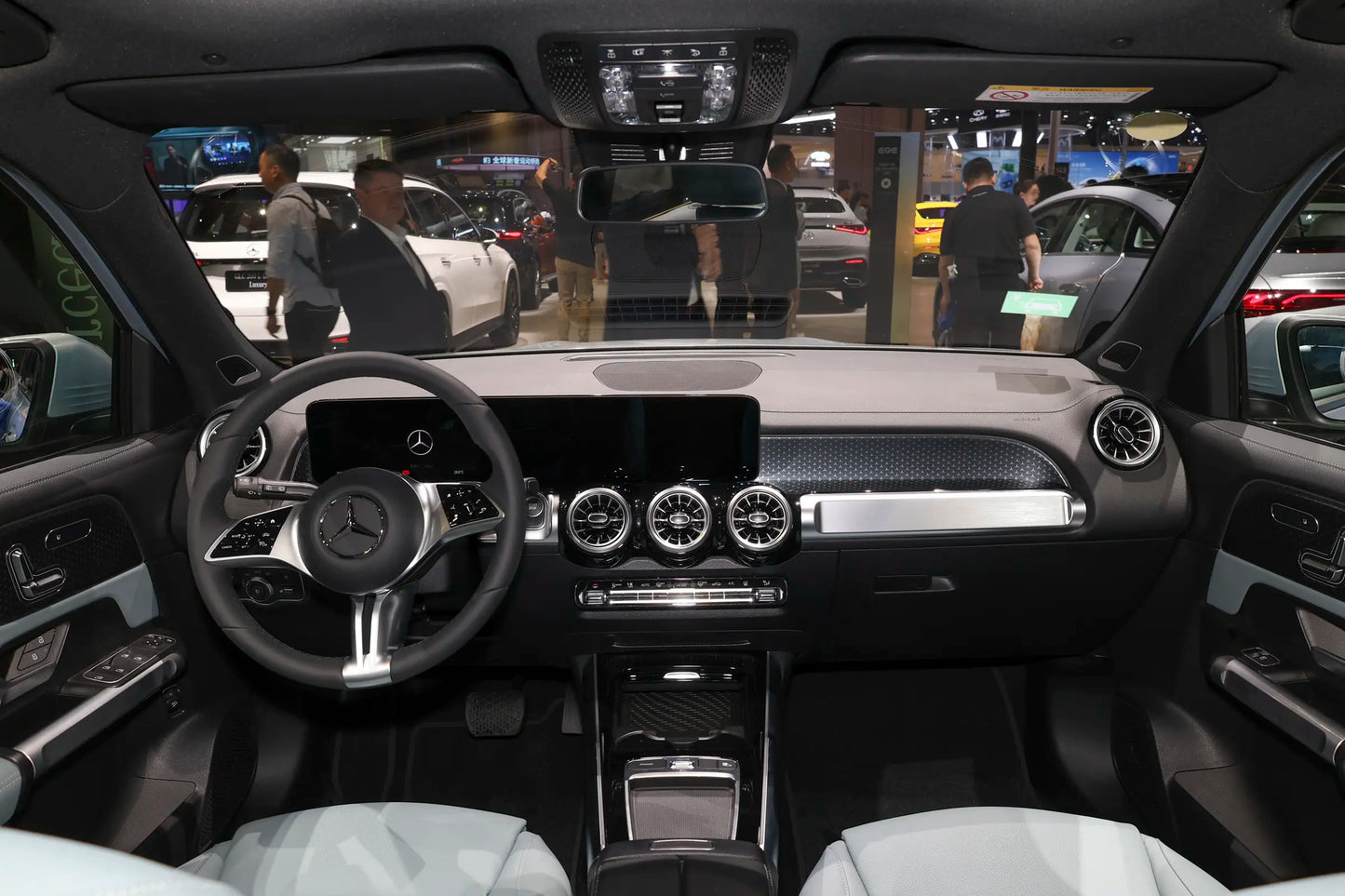 Пекинский Benz EQB