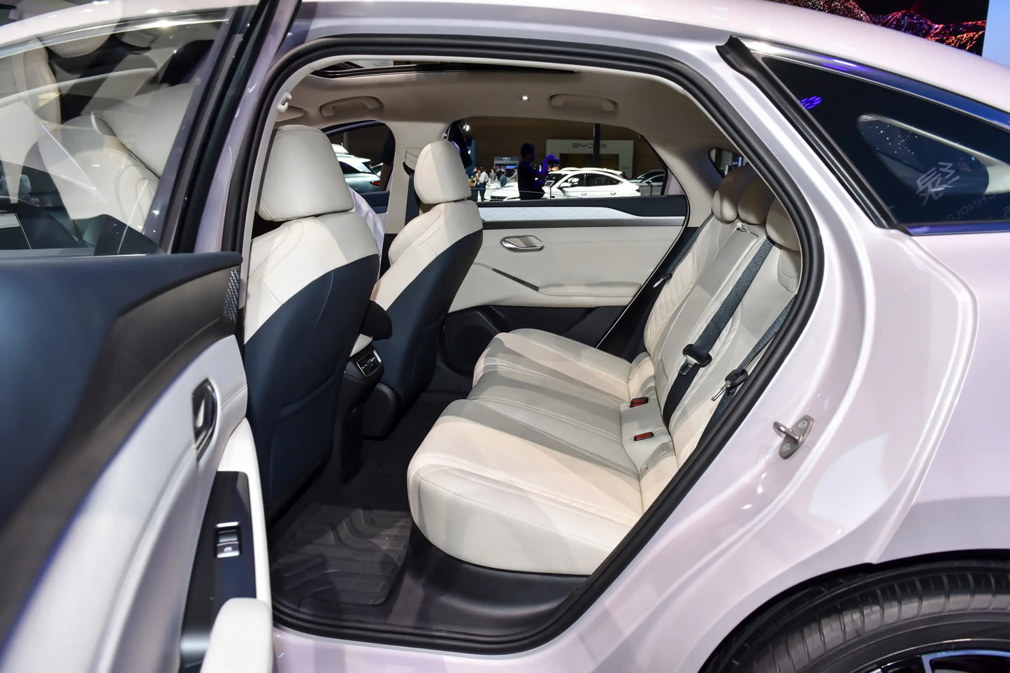 BYD Qin L электромобиль
