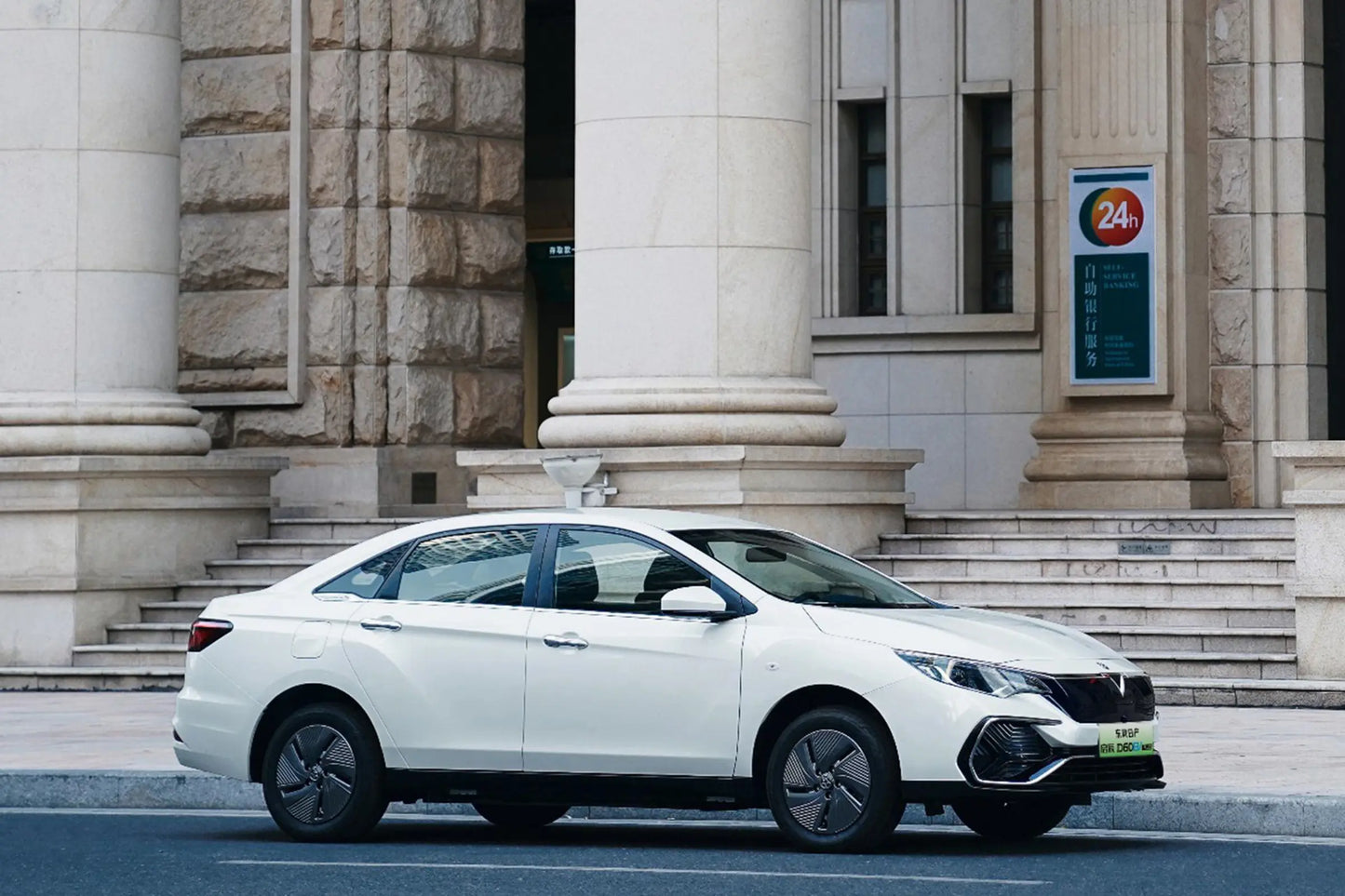Dongfeng Nissan Venucia D60 электромобиль