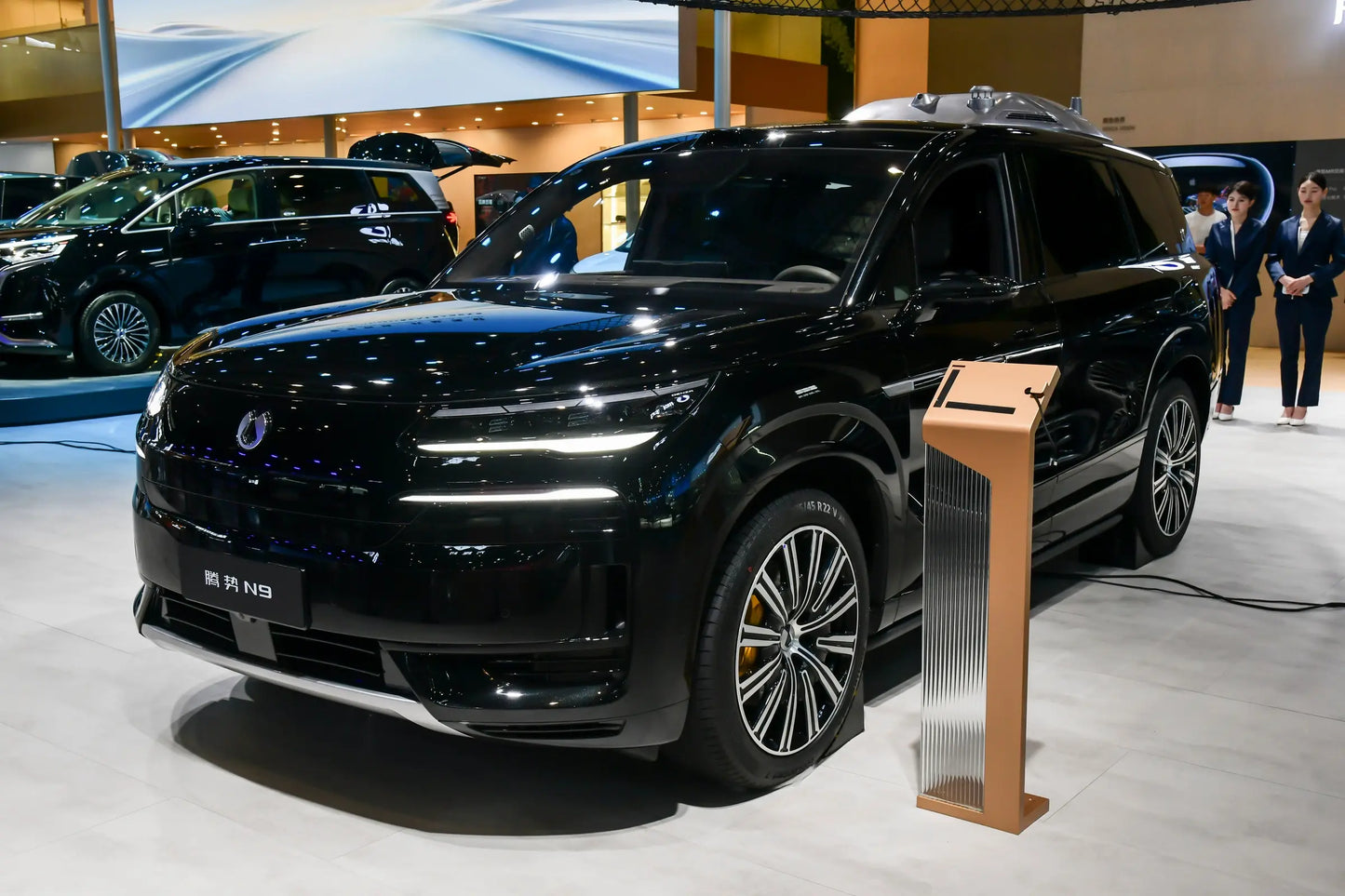 Denza Denza N9 DM -Гибридный PHEV