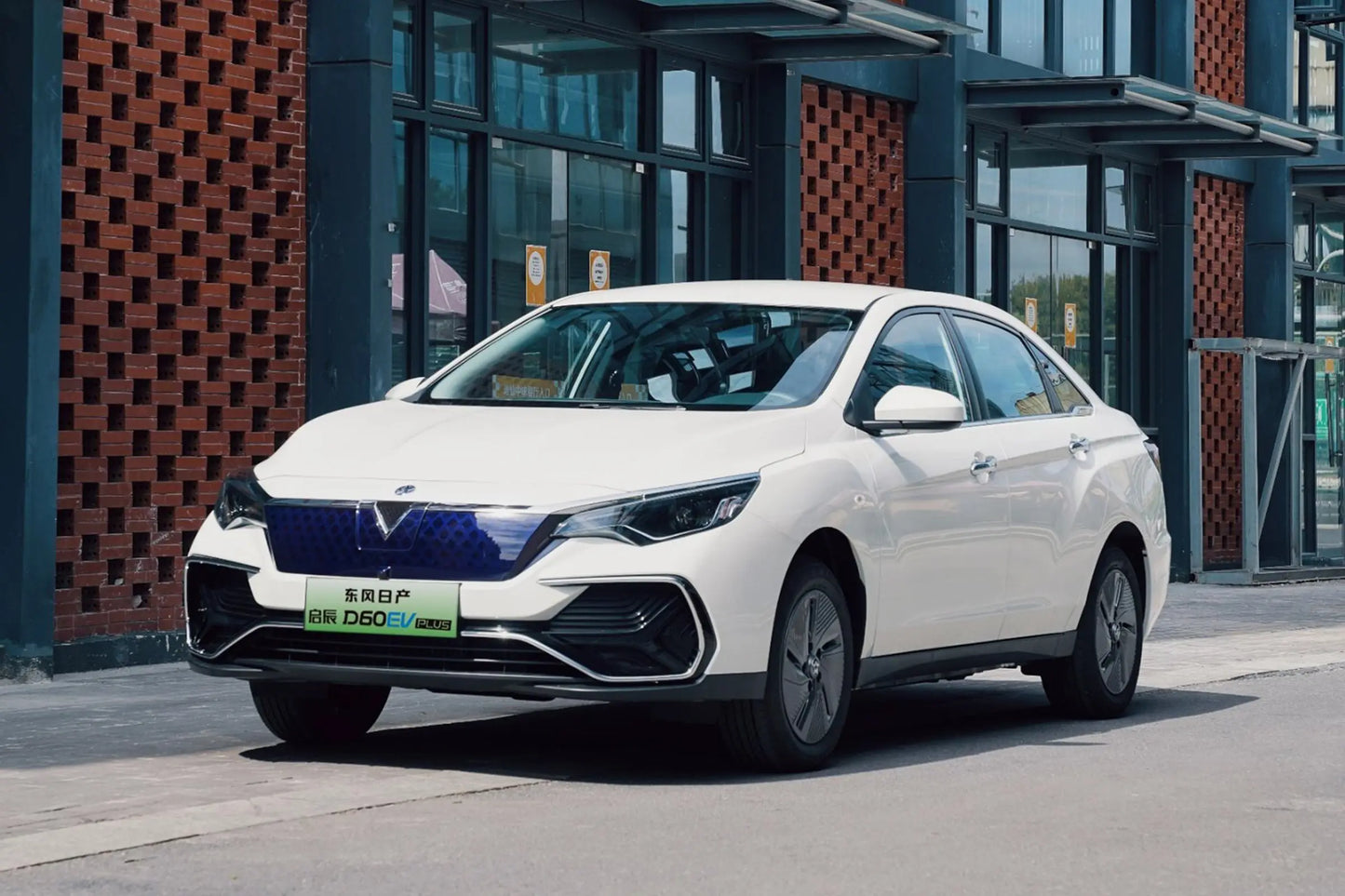 Dongfeng Nissan Venucia D60 электромобиль