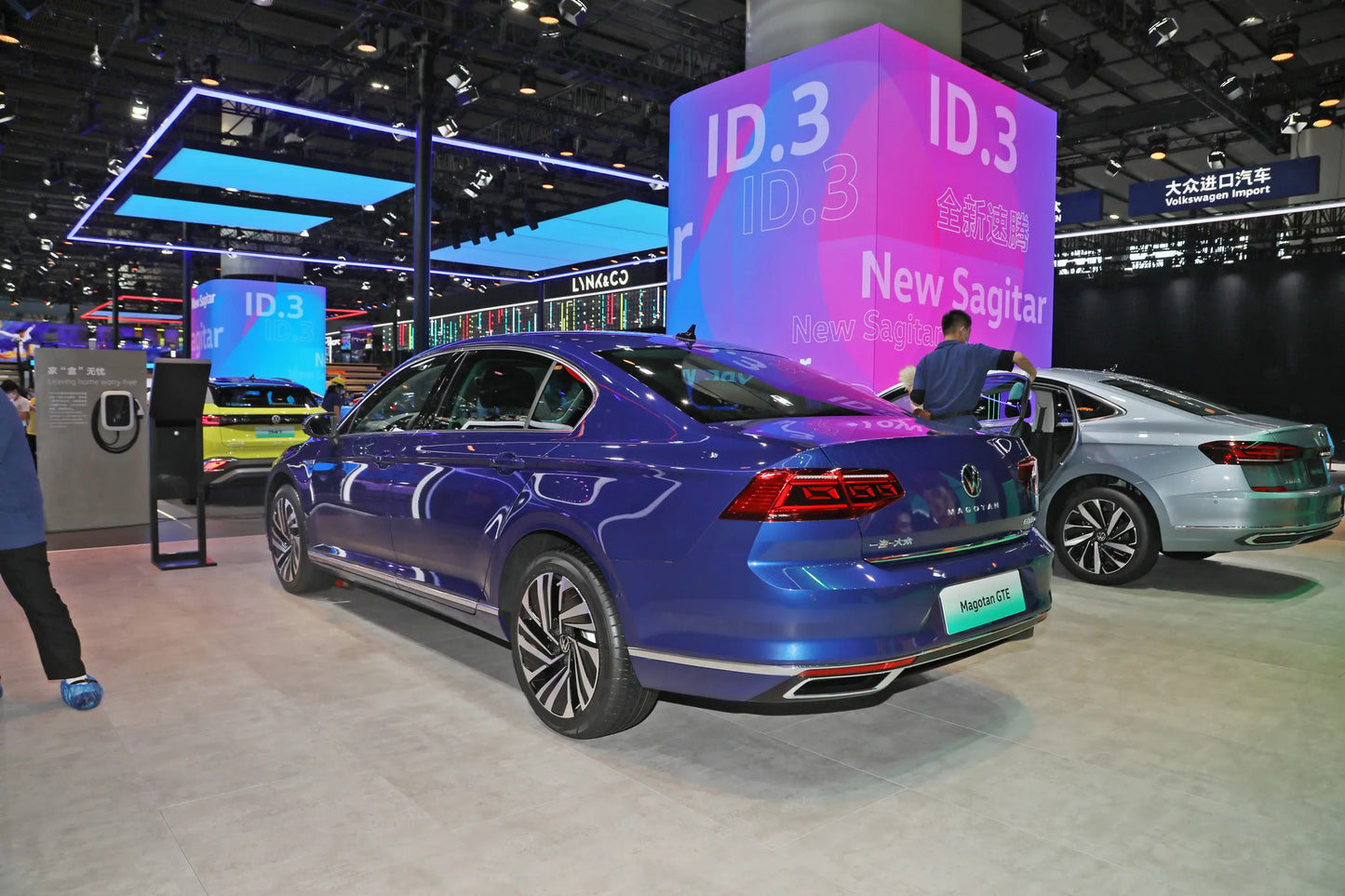 FAW-Volkswagen Magotan GTE -Гибридный PHEV