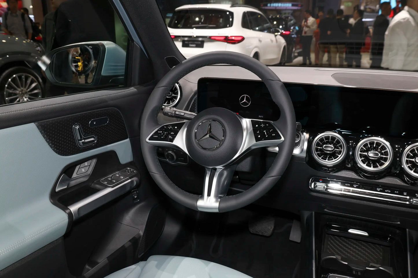 Пекинский Benz EQB