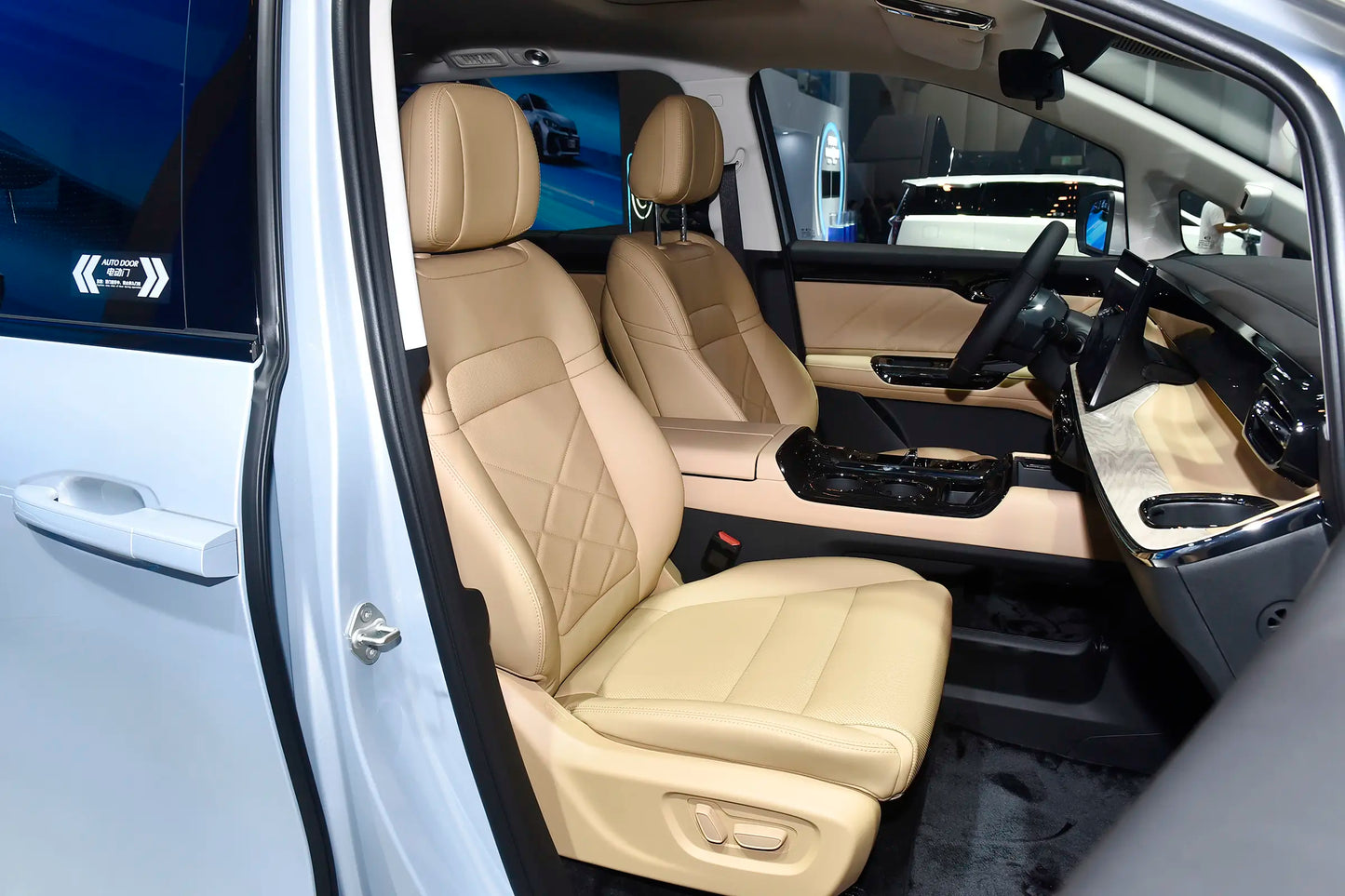GAC Trumpchi Trumpchi E8 -Гибридный PHEV