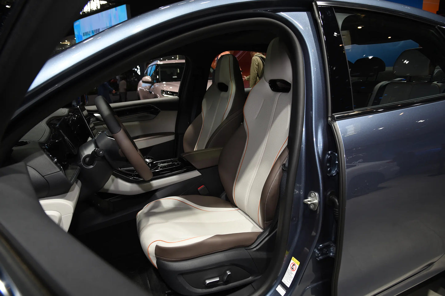 BYD Qin PLUS DM -гибридный PHEV