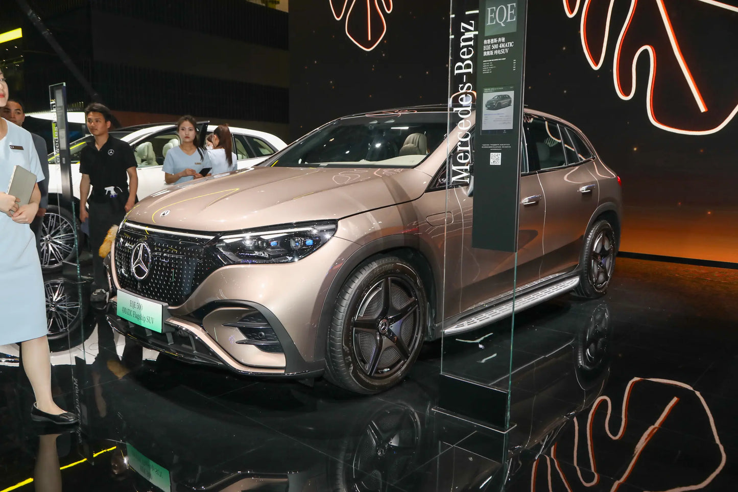 Пекинский Benz EQE внедорожник