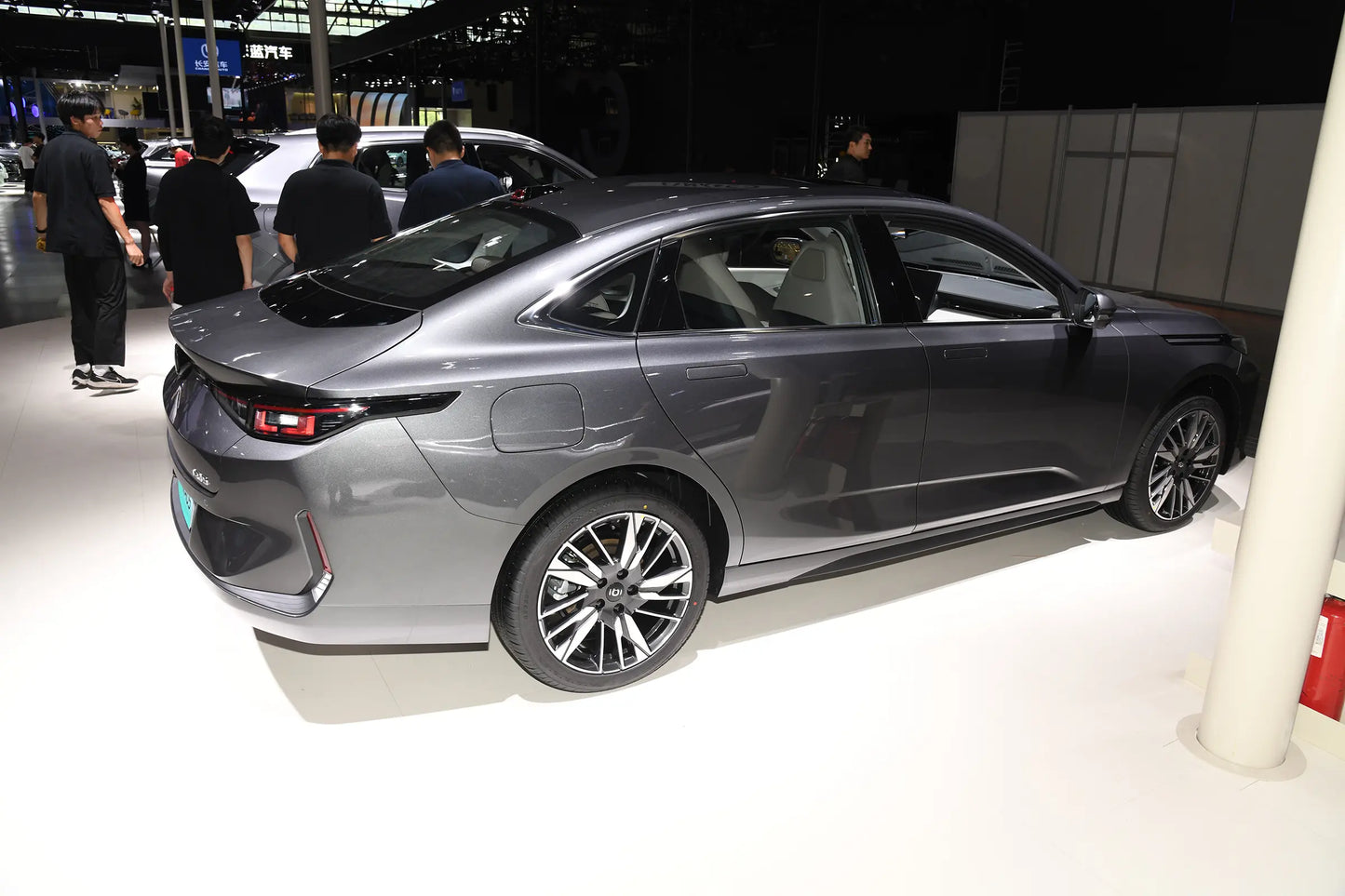 Qiyuan Changan Qiyuan A05 - Гибридный PHEV