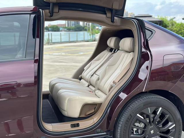 Pre-Owned Hyper HT 2023 Model 670 Gull-Wing UHV NDA Version