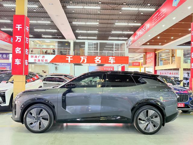 Certificated Pre-Owned Lynk & Co 08 EM-P 2023 120 Long Range Halo -u21811601