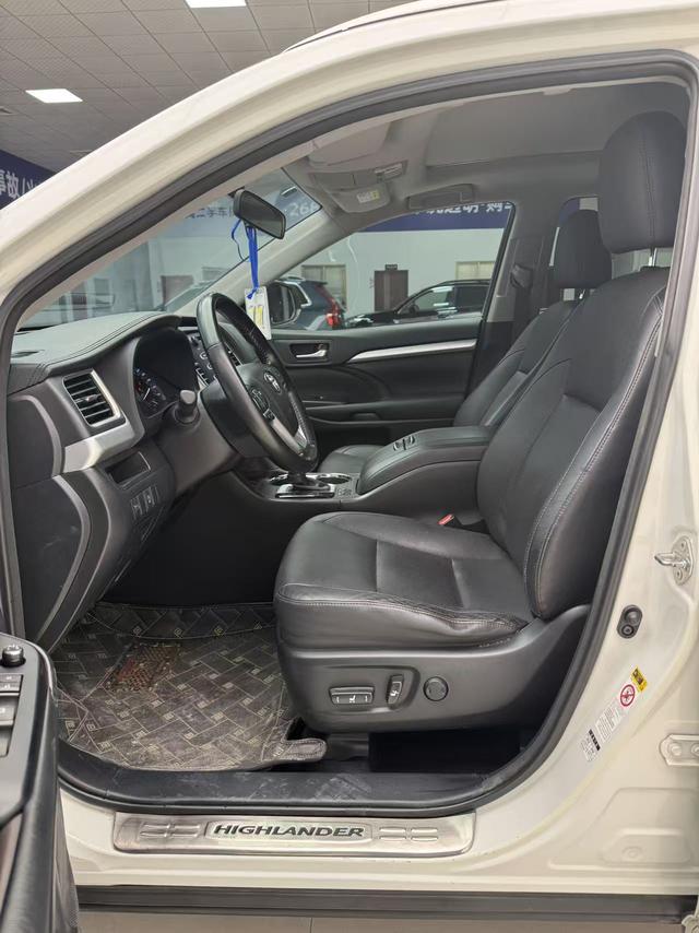 Certificated Pre-Owned GAC Toyota Highlander 2015 2.0T 4WD Luxury 7-Seater - u22061216