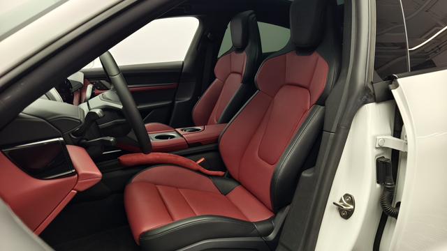 Pre-Owned Porsche Taycan 2025 Model