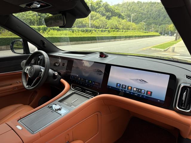 Pre - Owned 2025 AITO M9 Extended - Range Ultra Six - Seat Edition