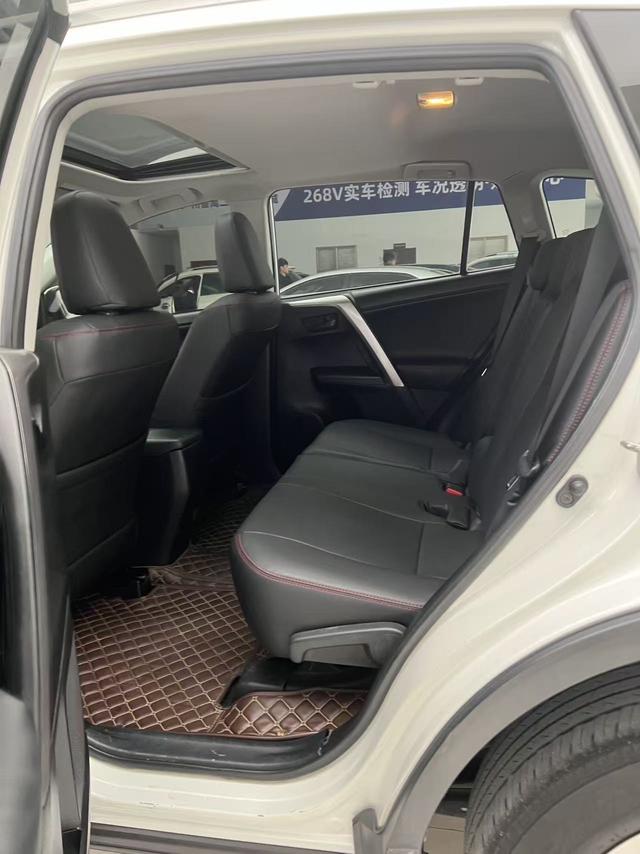 Certificated Used FAW Toyota RAV4 Rongfang 2016 2.0L CVT 2WD Fashion Edition