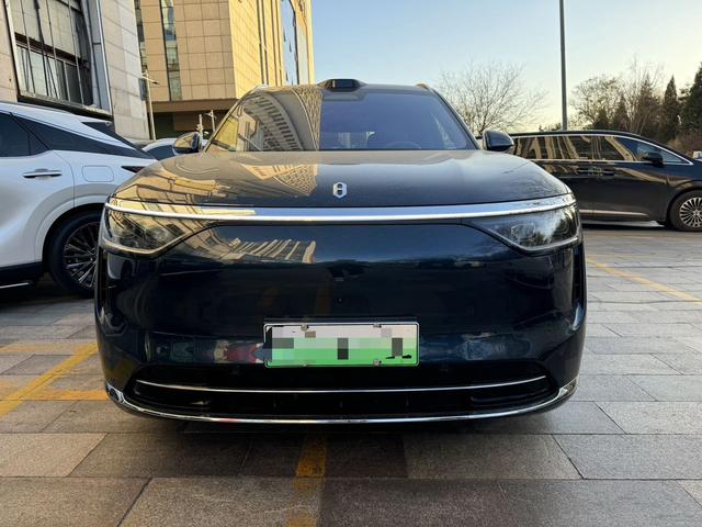 Pre-Owned AITO M8 2025 Extended-Range Ultra Five-Seater Edition