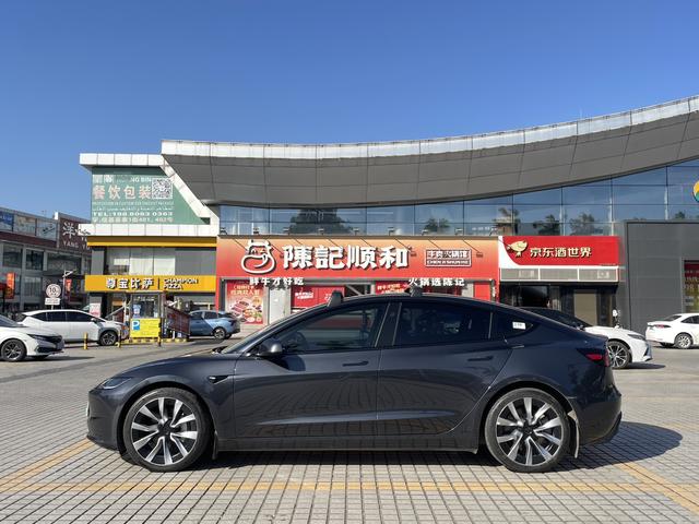Pre-Owned Model 3 2023 Long-Range All-Wheel Drive Version
