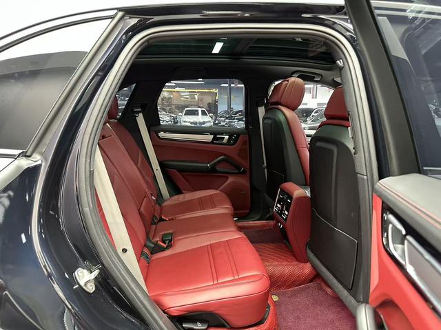 Certificated Pre-Owned Porsche Cayenne 2023 Cayenne 3.0T Platinum Edition - u22049541