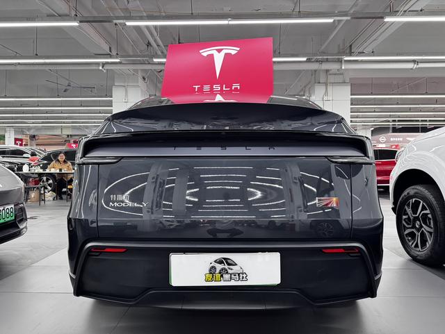 Pre-Owned Tesla Model Y 2025 Rear-Wheel Drive First Edition