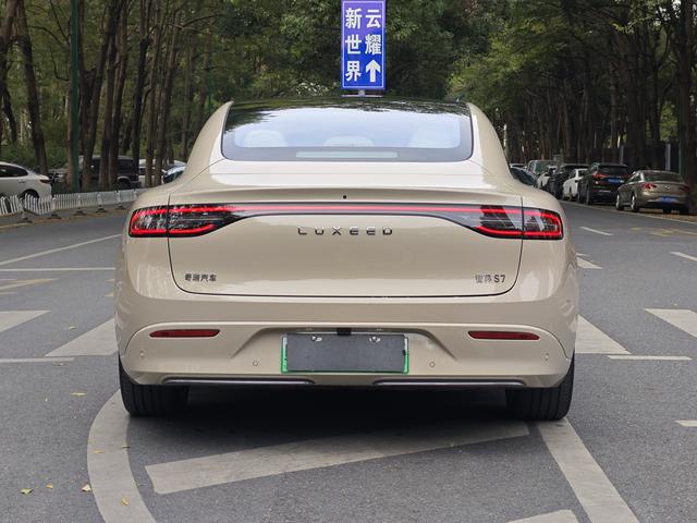 Pre-Owned Zhijie S7 2025 Model Max Rear-Wheel Drive Ultra-Long Range Version