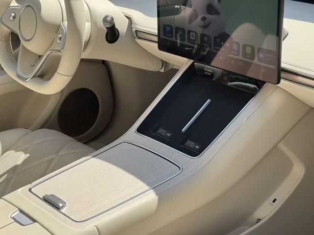 Pre - Owned Voyah S9 2025 Extended - Range Rear - Wheel Drive Ultra