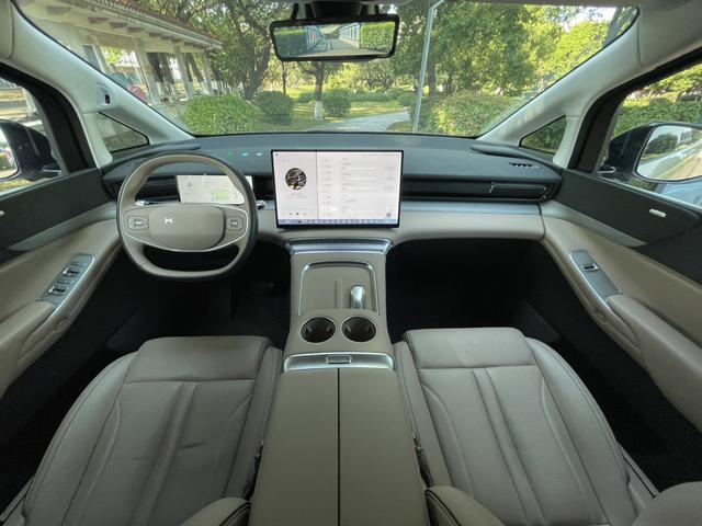 Pre-Owned XPeng X9 2024 Model 640 4WD High-Performance Max