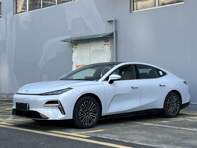 Certificated Pre-Owned Geely Galaxy Xingyao 8 PHEV 2025 Edition 130km EM-i Premium Version -u21944368