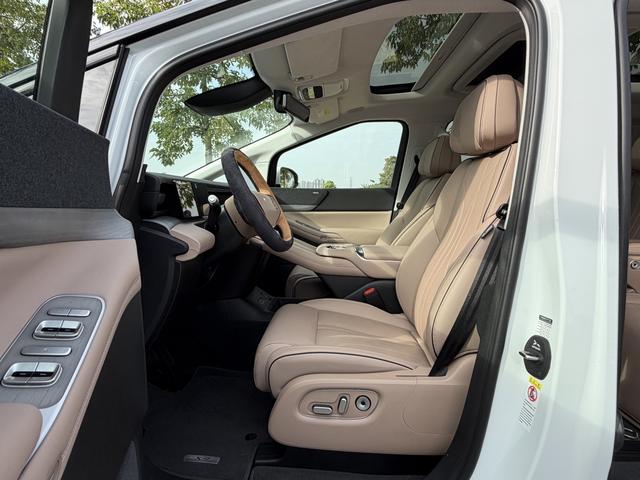 Pre-Owned XPeng X9 2024 Model 610 Long-Range Pro