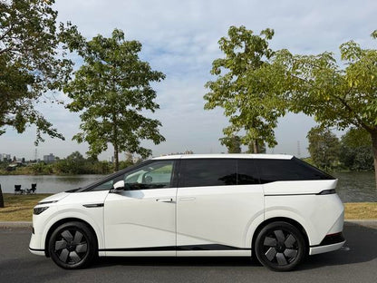 Pre-Owned XPeng X9 2024 Model 610 Long-Range Pro