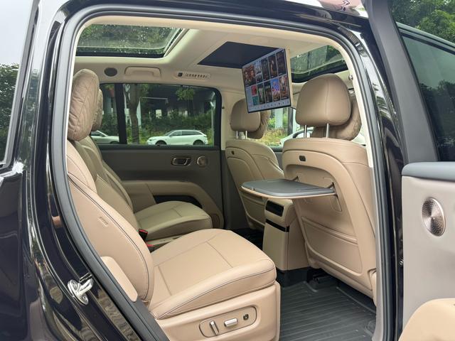 Pre-Owned Li Auto i8 2025 Standard Version