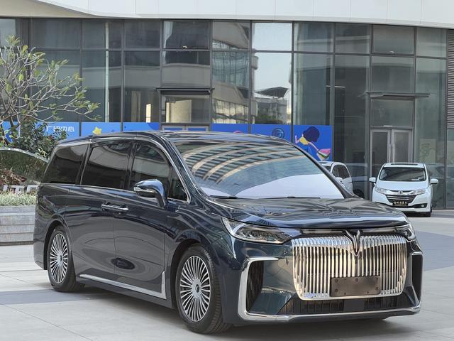 Certificated Used VOYAH Dreamer PHEV 2025 AWD Flagship Kunpeng Edition