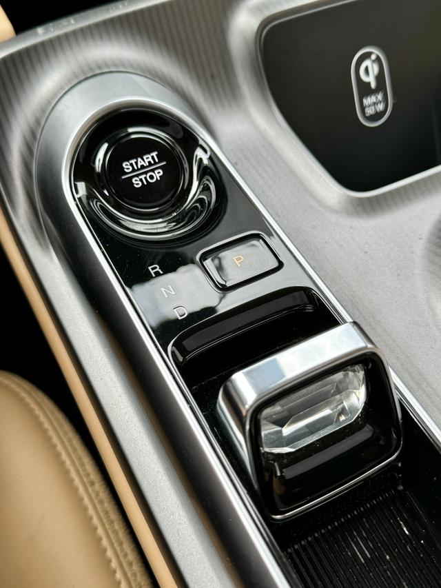 Certificated Used GAC Trumpchi E8 Phev 2024 2.0Atk 150Km Max Version