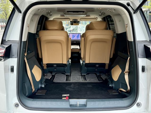 Certificated Used GAC Trumpchi E8 Phev 2024 2.0Atk 150Km Max Version