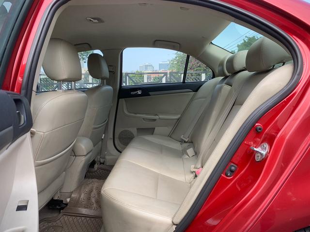 Certificated Used Yishen 2010 Model Fashion Edition 1.8L CVT Comfort