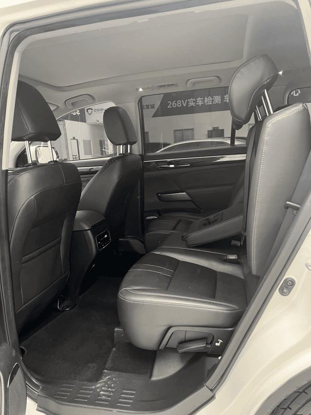 Certificated Used GAC Trumpchi GS8 2017 320T Two-Wheel Drive Luxury Intelligent Linkage Version 7-Seat