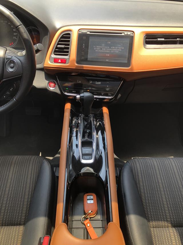 Certificated Used Dongfeng Honda Vezel 2015 Model 1.8L CVT Two-Wheel Drive Luxury Type