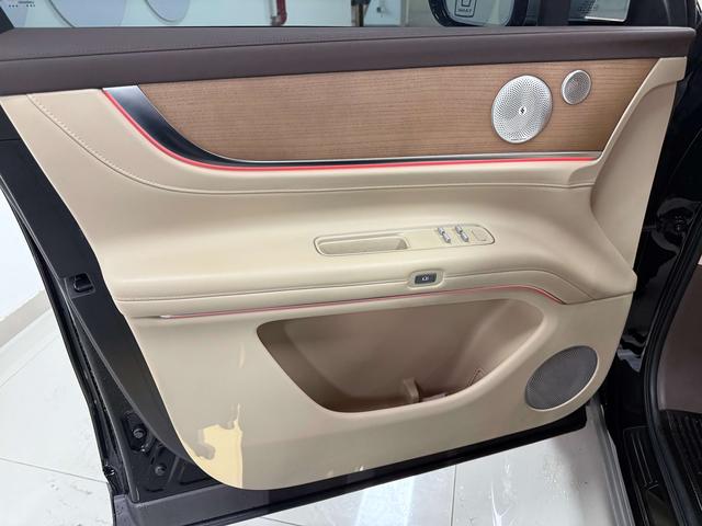 Certificated Pre-Owned Wenjie M9 2024 Extended-Range Ultra Six-Seater Edition -u21923603