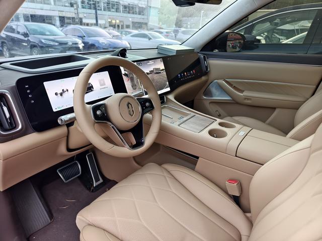 Certificated Pre-Owned Wenjie M8 2025 Extended Range Max Six-Seater Version -u21874263