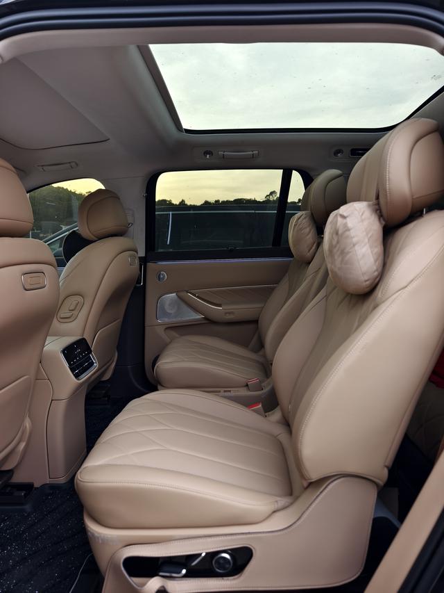 Certificated Pre-Owned Wenjie M8 2025 Extended Range Max Six-Seater Version -u21874263