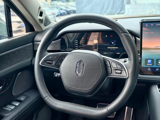 Certificated Pre-Owned Wenjie M5 2022 Extended-Range Four-Wheel Drive Ultimate Edition -u22008648