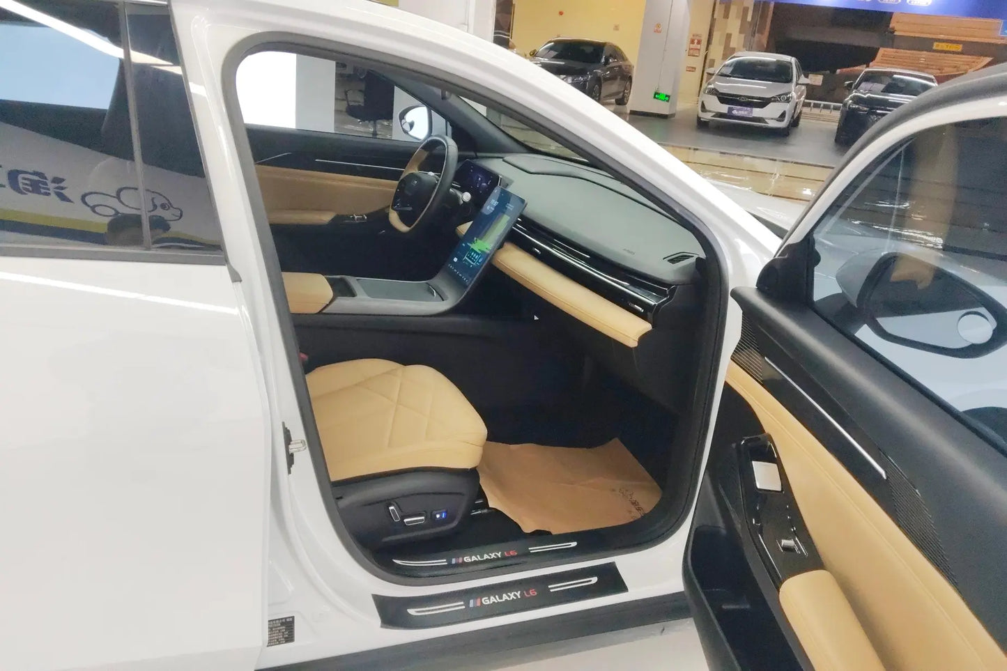 Certificated Pre-Owned Geely Galaxy L6 2023 1.5T DHT 125km MAX -u21179485