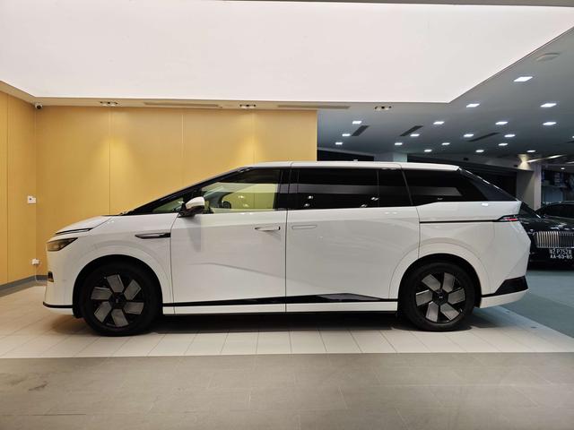 Pre-Owned XPeng X9 2024 610 Long-Range Pro