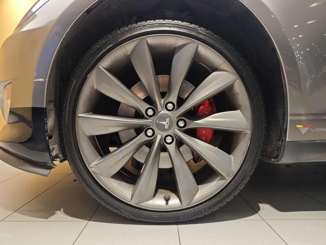 Tesla Model S 2014 Version P85