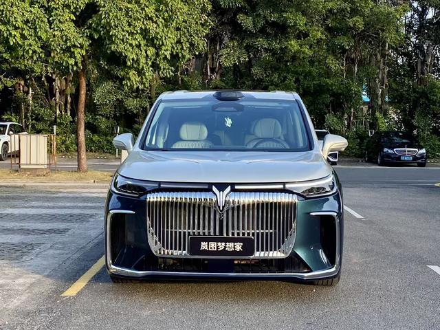 Certificated Pre-Owned VOYAH Dreamer PHEV 2025 4WD Flagship Qiankun Edition -u21667522