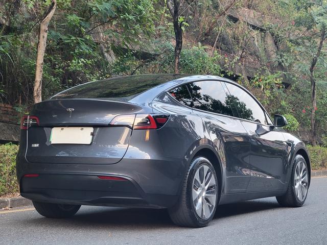 Pre-Owned Tesla Model Y 2021 Standard Range Rear-Wheel Drive Edition