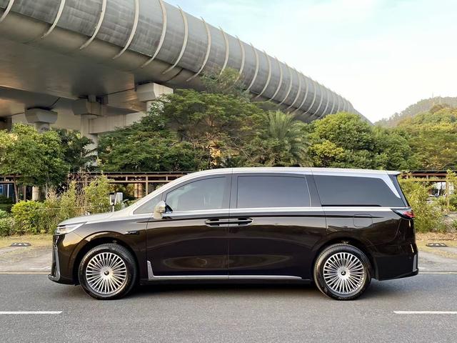 Certificated Pre-Owned VOYAH Dreamer PHEV 2025 AWD Flagship Qiankun Edition -u21777170