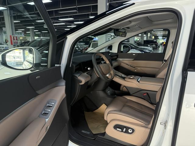 Certificated Pre-Owned XPENG X9 2025 All-Electric 740 Ultra Long Range Max-u21629863